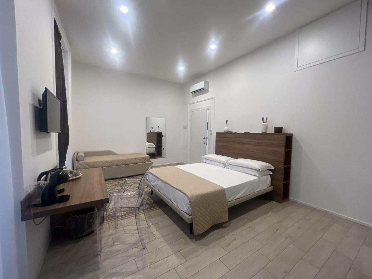 La Piazza Suite Naples Luaran gambar