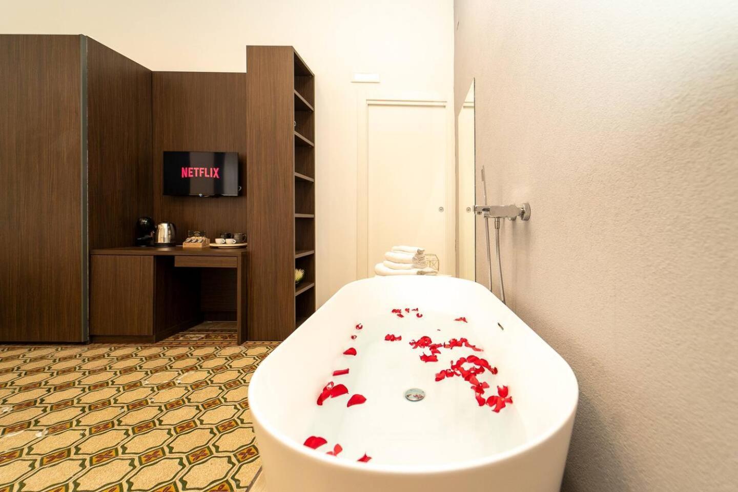 La Piazza Suite Naples Luaran gambar