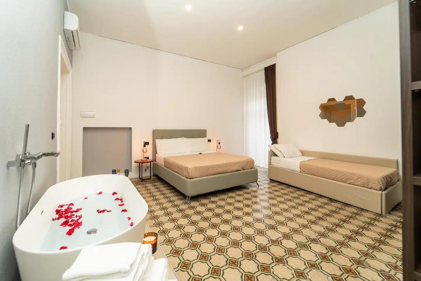 La Piazza Suite Naples Luaran gambar