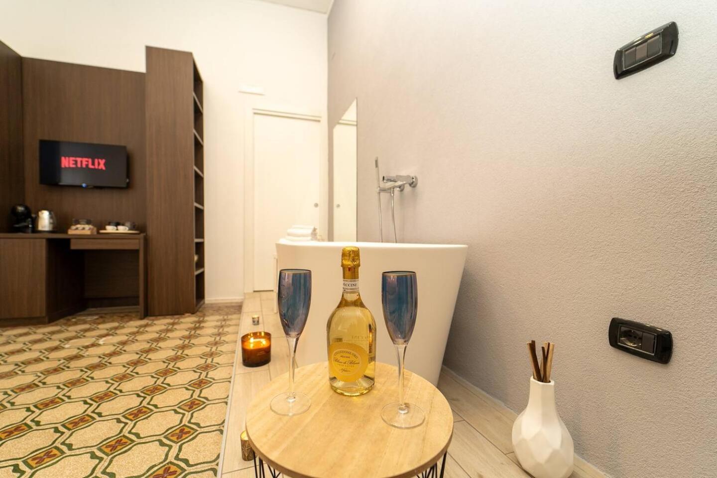 La Piazza Suite Naples Luaran gambar